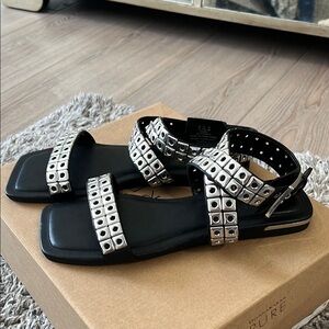 DKNY GLADIATOR SANDALS - LIKE NEW